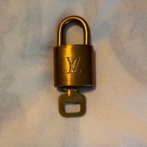 Luxury Brass Padlock Keychain-# 311 - Picture 5 of 6